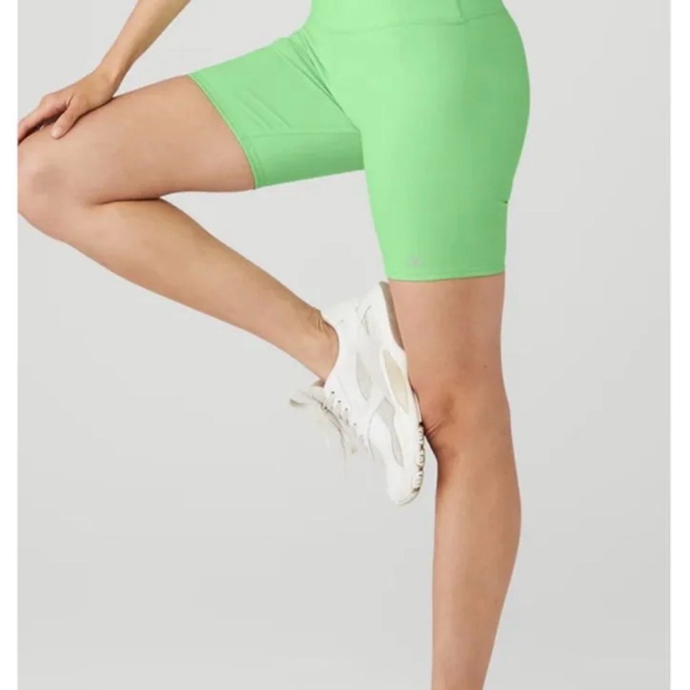 Alo High-Rise Women’s Green Biker Shorts